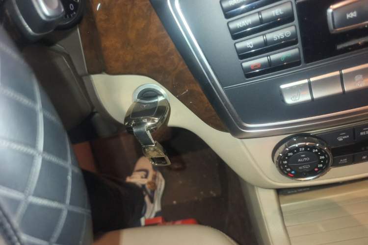 Used Mercedes-Benz M-Class 2012 ML 350 Sport Edition Gear Lever