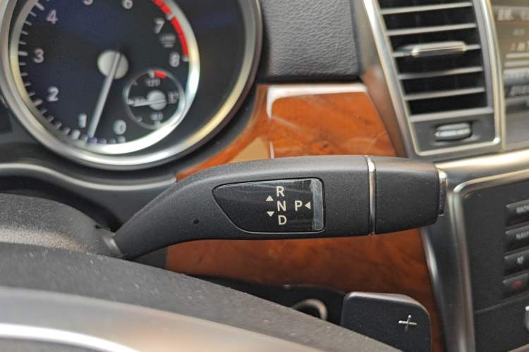 Used Mercedes-Benz M-Class 2012 ML 350 Luxury Edition Gear Lever