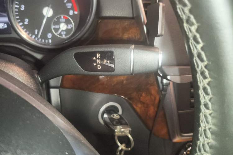 Used Mercedes-Benz M-Class 2012 ML 350 Sport Edition Gear Lever