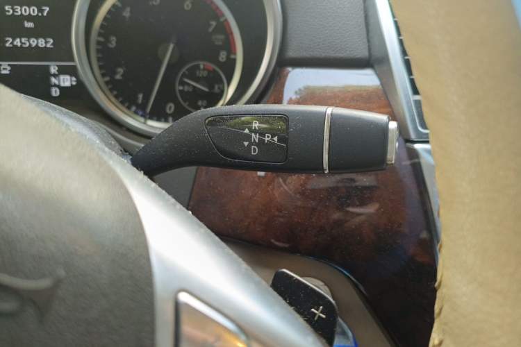 Used Mercedes-Benz M-Class 2012 ML 350 Sport Edition Gear Lever