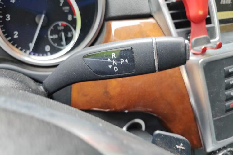 Used Mercedes-Benz M-Class 2012 ML 350 Sport Edition Gear Lever