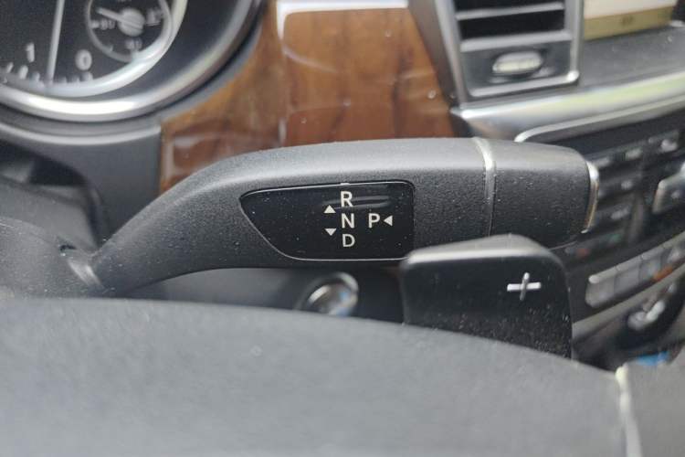Used Mercedes-Benz M-Class 2012 ML 350 Luxury Edition Gear Lever