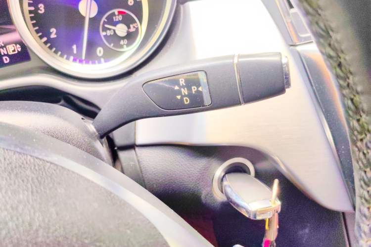 Used Mercedes-Benz M-Class 2012 ML 300 Gear Lever