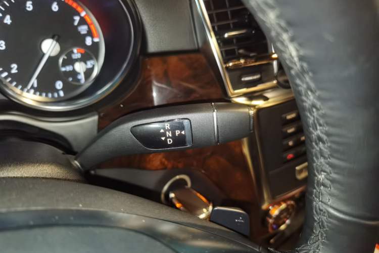 Used Mercedes-Benz M-Class 2012 ML 350 Luxury Edition Gear Lever
