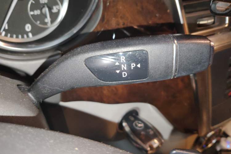 Used Mercedes-Benz M-Class 2012 ML 350 Sport Edition Gear Lever
