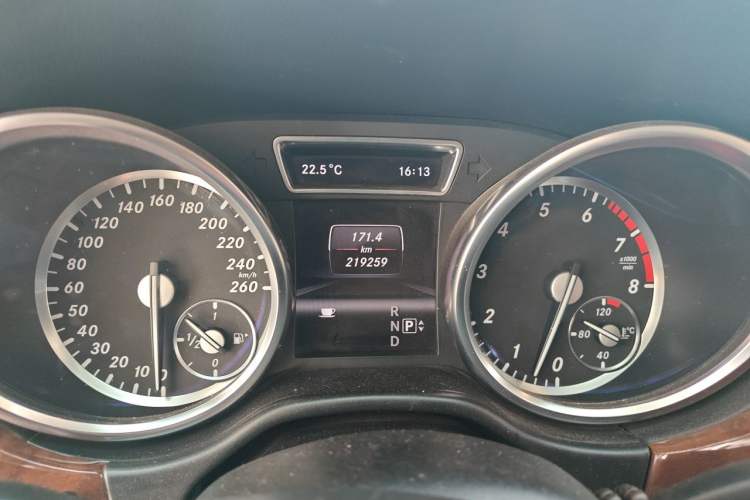 Used Mercedes-Benz M-Class 2012 ML 350 Luxury Edition Instrument Cluster