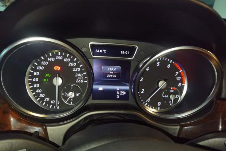 Used Mercedes-Benz M-Class 2012 ML 350 Luxury Edition Instrument Cluster