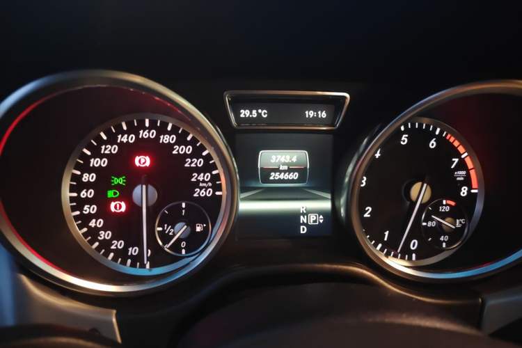 Used Mercedes-Benz M-Class 2012 ML 300 Instrument Cluster