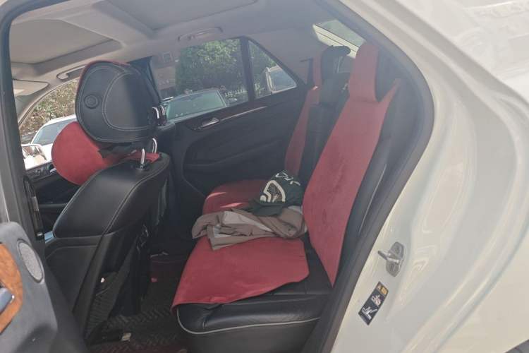 Used Mercedes-Benz M-Class 2012 ML 350 Luxury Edition Left Rear Seat