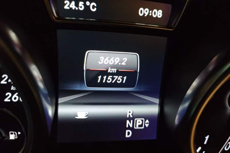 Used Mercedes-Benz M-Class 2012 ML 300 Odometer Close Up