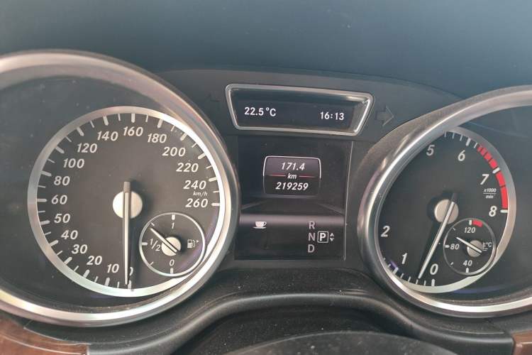 Used Mercedes-Benz M-Class 2012 ML 350 Luxury Edition Odometer Close Up