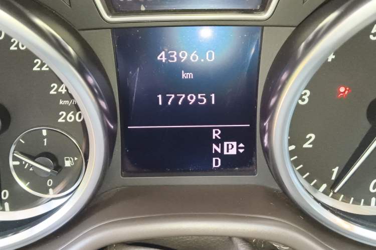Used Mercedes-Benz M-Class 2012 ML 350 Sport Edition Odometer Close Up