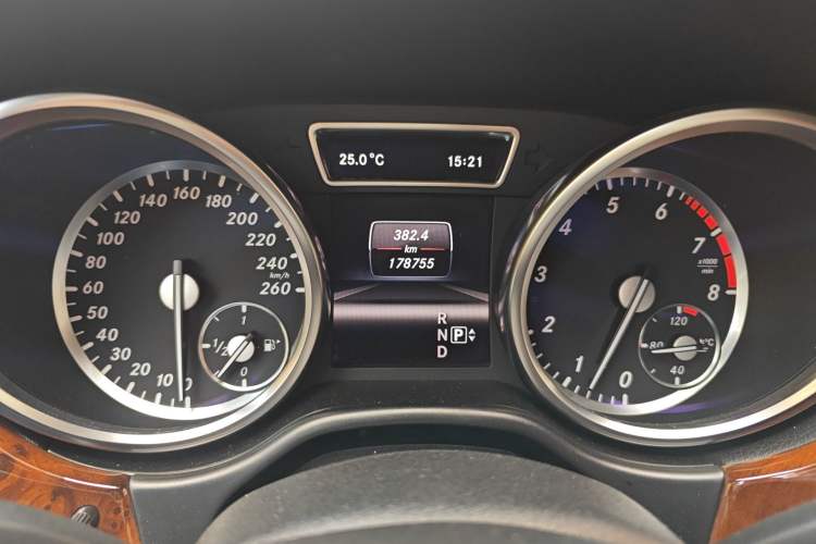 Used Mercedes-Benz M-Class 2012 ML 350 Luxury Edition Odometer Close Up