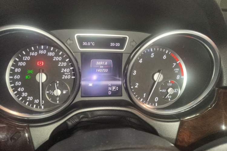 Used Mercedes-Benz M-Class 2012 ML 350 Sport Edition Odometer Close Up
