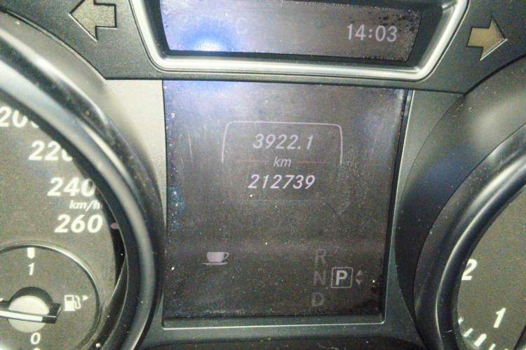 Used Mercedes-Benz M-Class 2012 ML 350 Luxury Edition Odometer Close Up