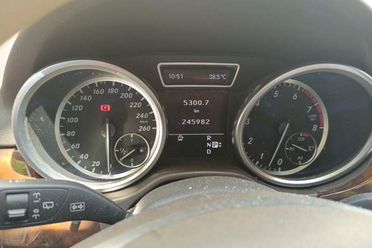 Used Mercedes-Benz M-Class 2012 ML 350 Sport Edition Odometer Close Up