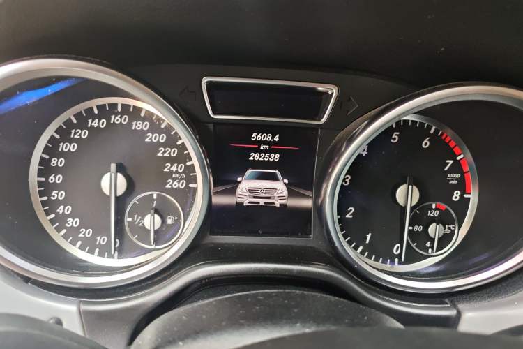 Used Mercedes-Benz M-Class 2012 ML 300 Odometer Close Up
