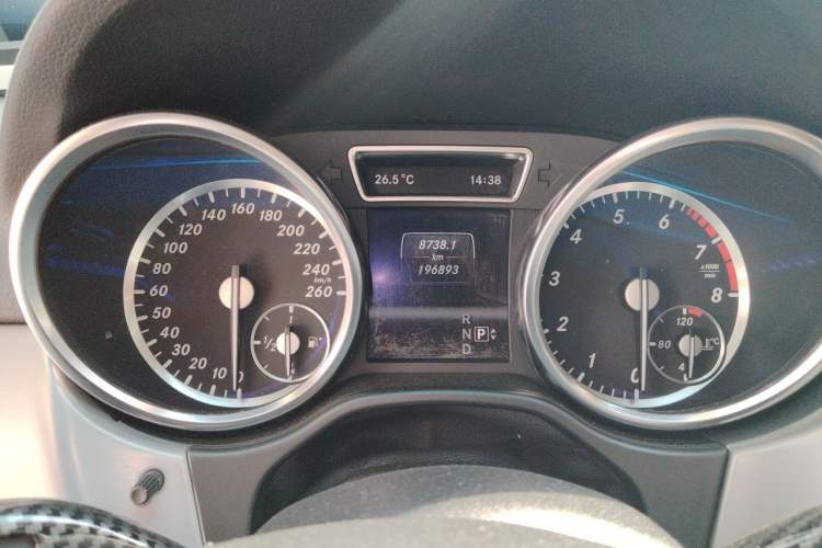 Used Mercedes-Benz M-Class 2012 ML 300 Odometer Close Up