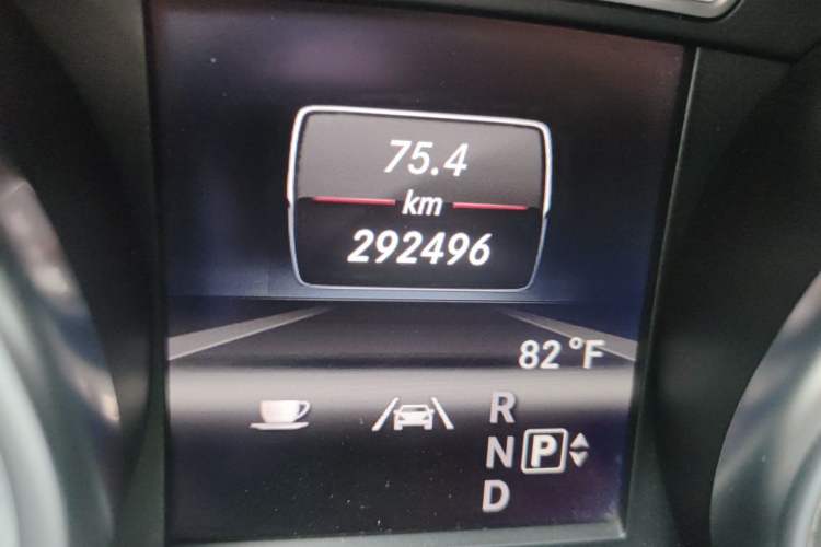 Used Mercedes-Benz M-Class 2012 ML 350 Luxury Edition Odometer Close Up