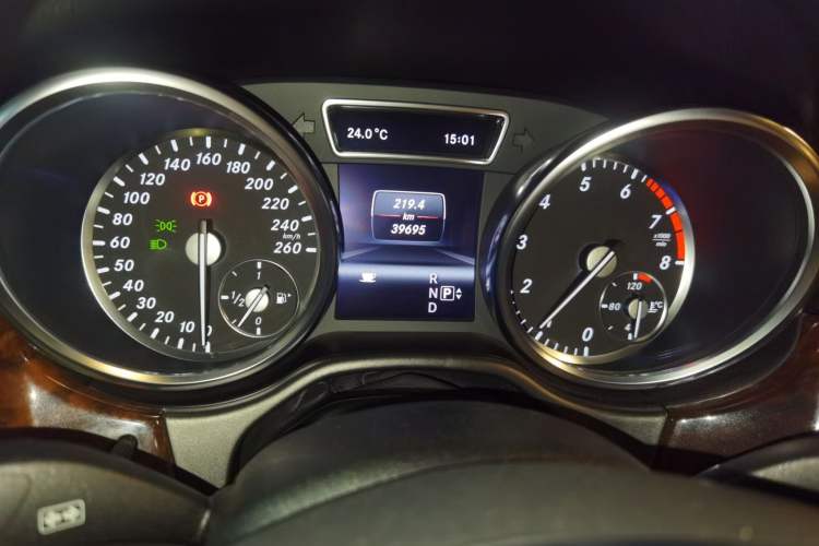 Used Mercedes-Benz M-Class 2012 ML 350 Luxury Edition Odometer Close Up
