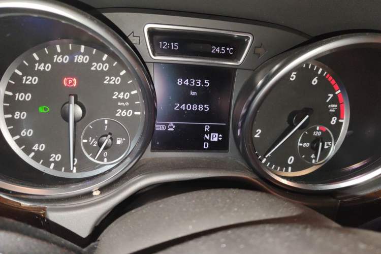 Used Mercedes-Benz M-Class 2012 ML 350 Sport Edition Odometer Close Up