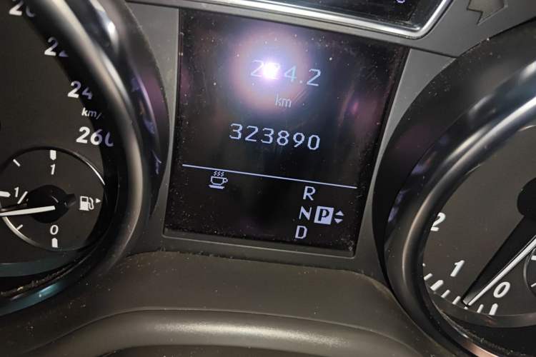 Used Mercedes-Benz M-Class 2012 ML 350 Luxury Edition Odometer Close Up
