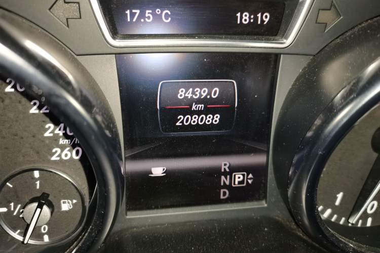 Used Mercedes-Benz M-Class 2012 ML 300 Odometer Close Up