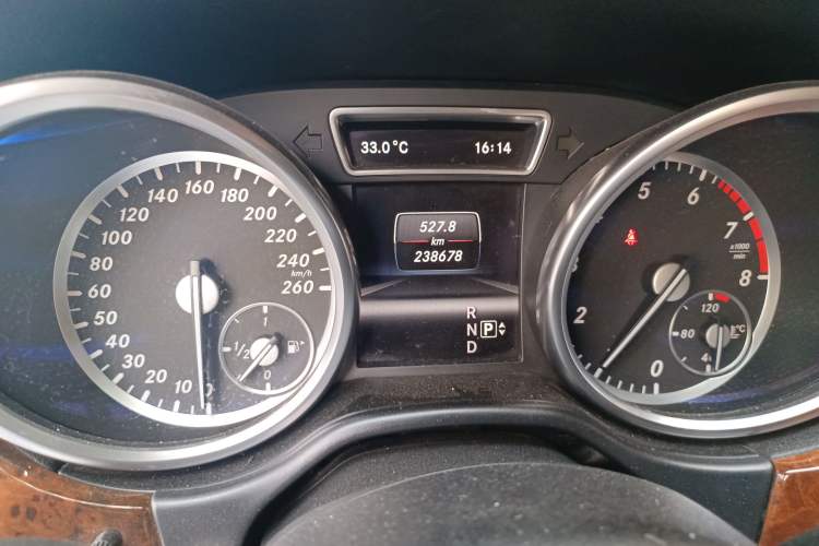 Used Mercedes-Benz M-Class 2012 ML 350 Luxury Edition Odometer Close Up