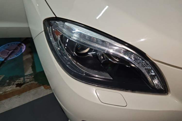 Used Mercedes-Benz M-Class 2012 ML 300 Right Front Headlight