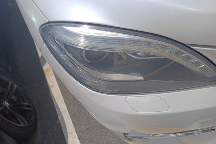 Used Mercedes-Benz M-Class 2012 ML 350 Sport Edition Right Front Headlight