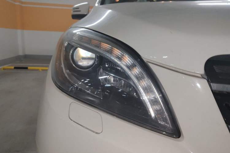 Used Mercedes-Benz M-Class 2012 ML 350 Sport Edition Right Front Headlight