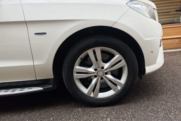 Used Mercedes-Benz M-Class 2012 ML 350 Sport Edition Right Front Wheel Hub