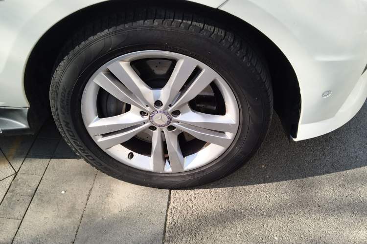 Used Mercedes-Benz M-Class 2012 ML 350 Sport Edition Right Front Wheel Hub