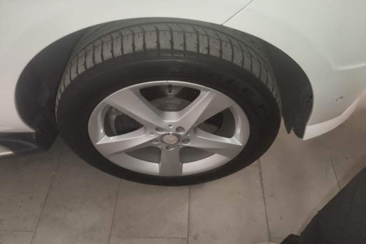 Used Mercedes-Benz M-Class 2012 ML 350 Sport Edition Right Front Wheel Hub