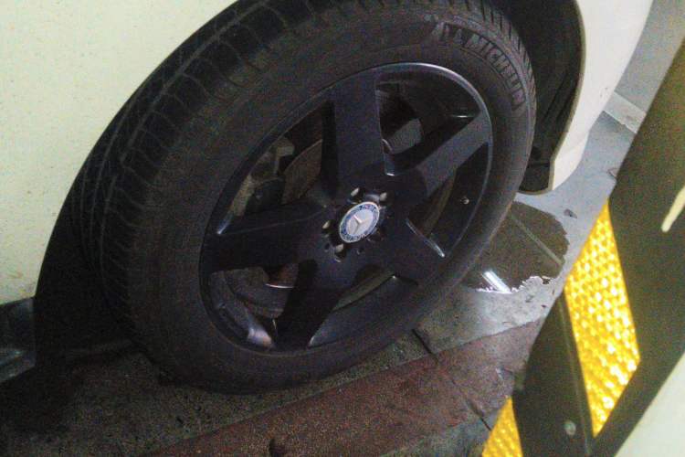 Used Mercedes-Benz M-Class 2012 ML 350 Luxury Edition Right Front Wheel Hub