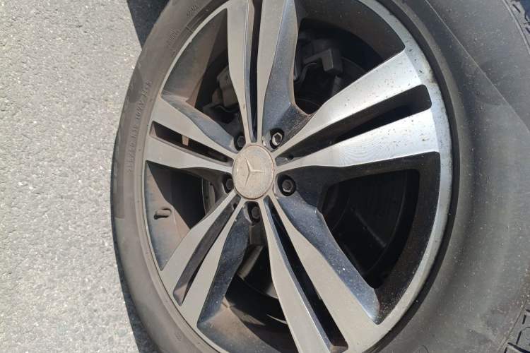 Used Mercedes-Benz M-Class 2012 ML 350 Sport Edition Right Front Wheel Hub