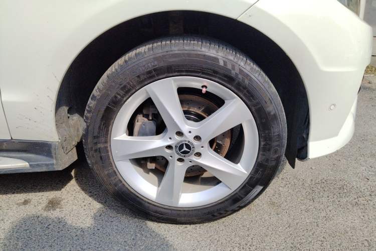 Used Mercedes-Benz M-Class 2012 ML 300 Right Front Wheel Hub