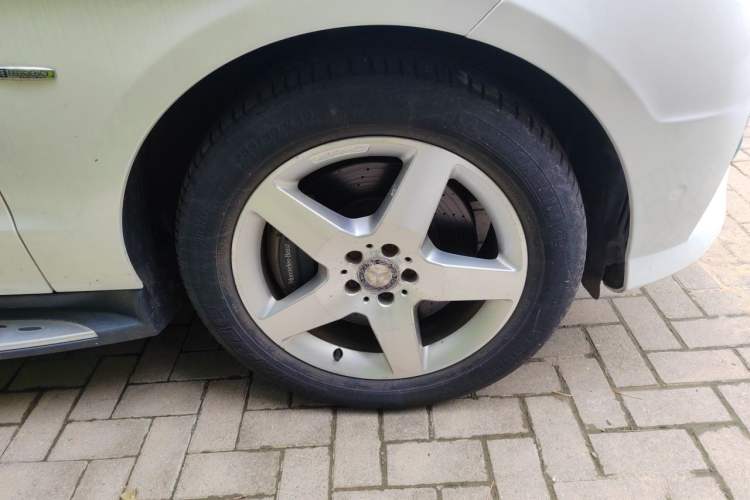 Used Mercedes-Benz M-Class 2012 ML 350 Sport Edition Right Front Wheel Hub