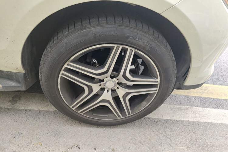 Used Mercedes-Benz M-Class 2012 ML 350 Luxury Edition Right Front Wheel Hub