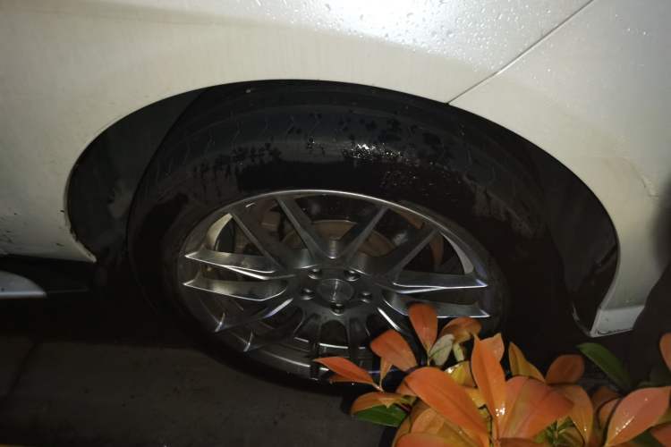 Used Mercedes-Benz M-Class 2012 ML 300 Right Front Wheel Hub