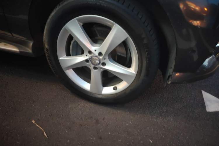 Used Mercedes-Benz M-Class 2012 ML 300 Right Front Wheel Hub