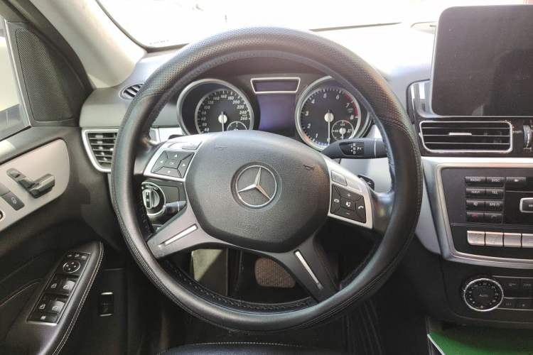 Used Mercedes-Benz M-Class 2012 ML 300 Steering Wheel