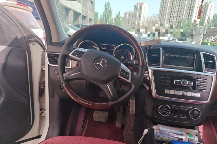 Used Mercedes-Benz M-Class 2012 ML 350 Luxury Edition Steering Wheel