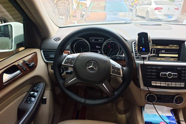 Used Mercedes-Benz M-Class 2012 ML 350 Sport Edition Steering Wheel