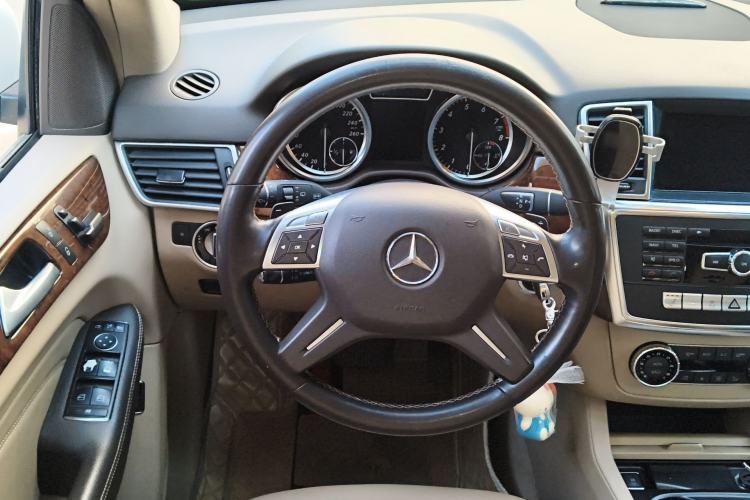 Used Mercedes-Benz M-Class 2012 ML 350 Sport Edition Steering Wheel