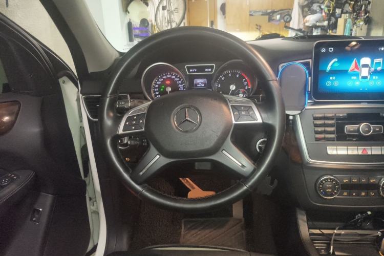 Used Mercedes-Benz M-Class 2012 ML 350 Sport Edition Steering Wheel