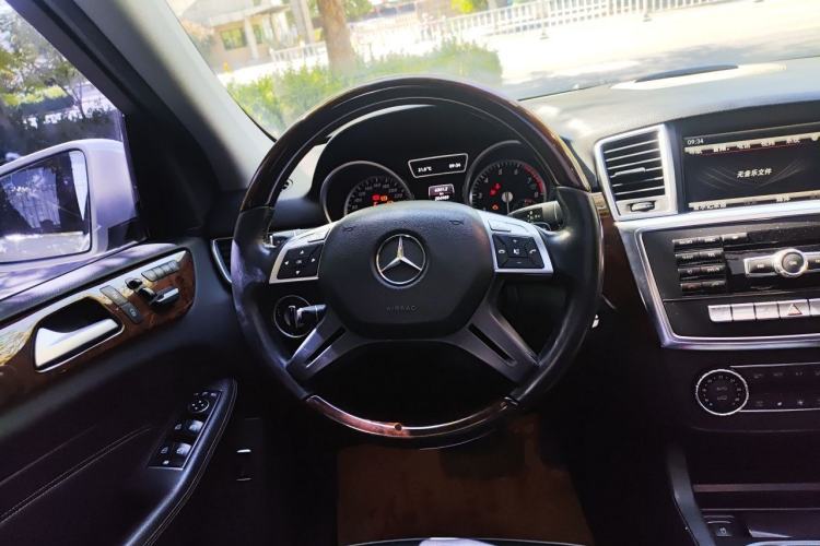 Used Mercedes-Benz M-Class 2012 ML 350 Luxury Edition Steering Wheel