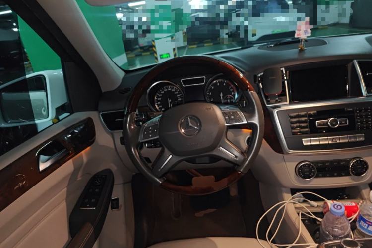 Used Mercedes-Benz M-Class 2012 ML 350 Luxury Edition Steering Wheel
