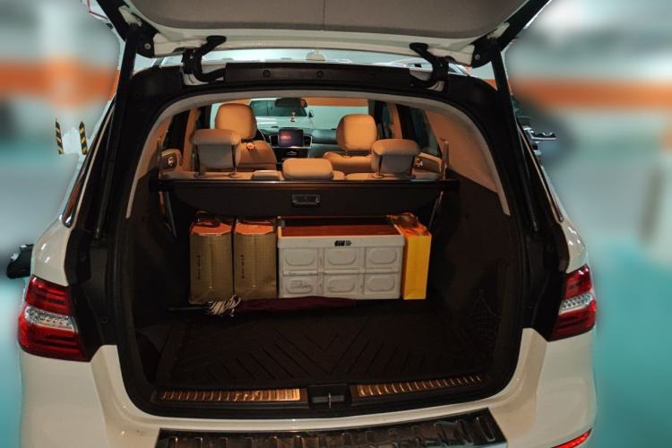 Used Mercedes-Benz M-Class 2012 ML 300 Trunk