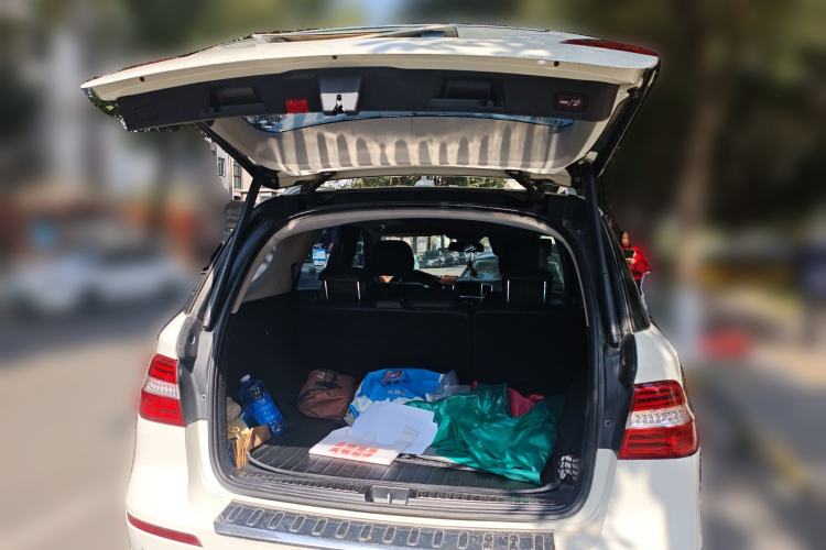 Used Mercedes-Benz M-Class 2012 ML 300 Trunk